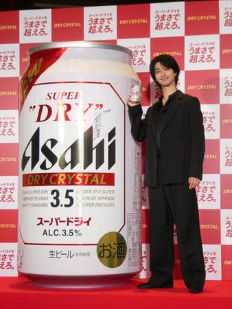 　撮影に応じる横浜流星