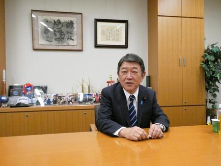 　取材に応じる茂木敏充前幹事長