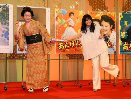 　ヒロイン交代でバトンタッチする高石あかり（左）と今田美桜（撮影・山口登）