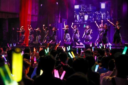 　ライブを盛り上げるＷＨＩＴＥ　ＳＣＯＲＰＩＯＮ　©ＯＶＥＲＳＥ