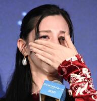 　舞台あいさつで突然、涙ぐむ中条あやみ（撮影・開出牧）