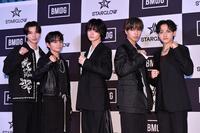 　結成後初お披露目＆初記者会見を行ったＳＴＡＲＧＬＯＷの（左から）ＡＤＡＭ、ＴＡＩＫＩ、ＲＵＩ、ＧＯＩＣＨＩ、ＫＡＮＯＮ（撮影・開出牧）