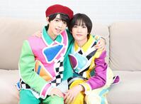 　仲良く肩を組む峯脇の脇龍真（左）と峯大凱（撮影・吉澤敬太）