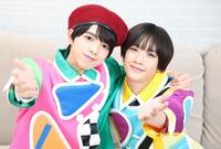 　仲良くポーズを決める峯脇の脇龍真（左）と峯大凱（撮影・吉澤敬太）