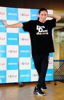 ダンササイズのポーズを決めるＳＡＭ（２０１９年１０月）