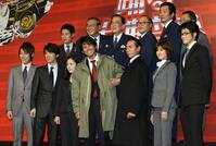 　２０１０年２月、「踊る大捜査線　ＴＨＥ　ＭＯＶＩＥ３　ヤツらを解放せよ！」会見で。後列左から３番目が北村総一朗