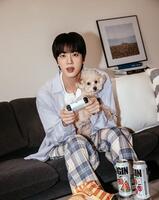 酒類ブランド・ＩＧＩＮの公式インスタグラム＠ｉｇｉｎ＿ｓｎｓより　ジンは「ＩＧＩＮ」のアンバサダーを務めている