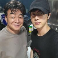 ＢＴＳ　ＪＩＮ公式インスタグラム＠ｊｉｎより（左から）ペク・ジョンウォン、ＢＴＳのＪＩＮ