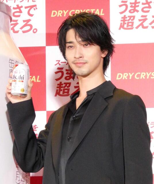 横浜流星 祝29歳“ドライクリスタル”タワーに驚きの表情「唯一無二の