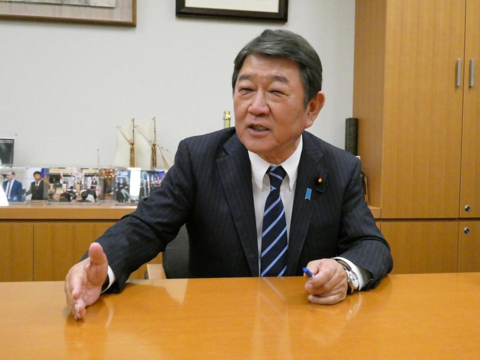 　取材に応じる茂木敏充前幹事長