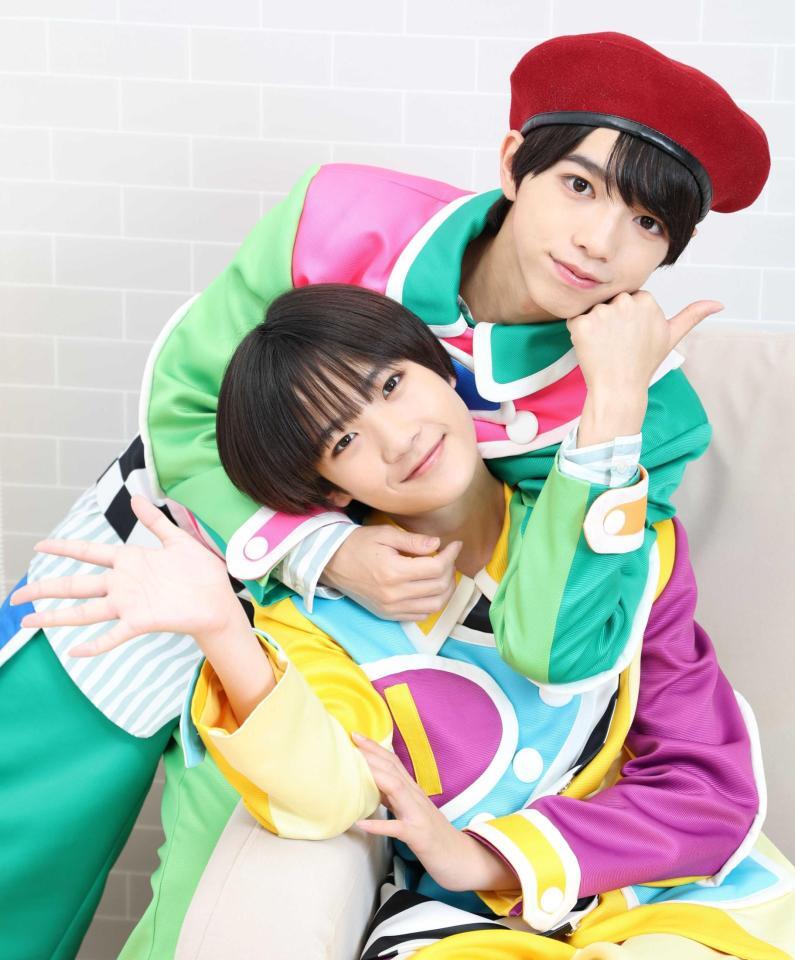 　仲良くポーズを決める峯脇の峯大凱（下）と脇龍真