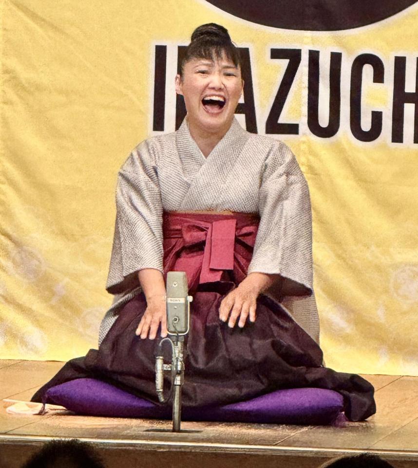 　真打昇進襲名披露興行で迫力ある高座で場を沸かした林家なな子