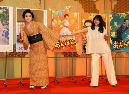 　ヒロイン交代でバトンタッチする高石あかり（左）と今田美桜（撮影・山口登）