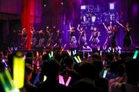 　ライブを盛り上げるＷＨＩＴＥ　ＳＣＯＲＰＩＯＮ　©ＯＶＥＲＳＥ