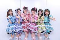 　開演前に気合が入る超ときめき♡宣伝部の（左から）辻野かなみ、杏ジュリア、坂井仁香、小泉遥香、菅田愛貴、吉川ひより