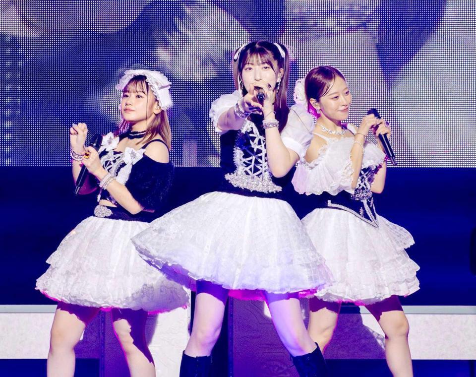 　長野公演で躍動するモーニング娘。’２５の（左から）横山玲奈、羽賀朱音