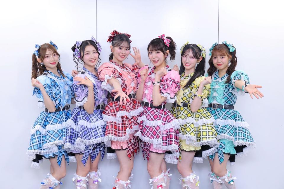 　開演前に気合が入る超ときめき♡宣伝部の（左から）辻野かなみ、杏ジュリア、坂井仁香、小泉遥香、菅田愛貴、吉川ひより