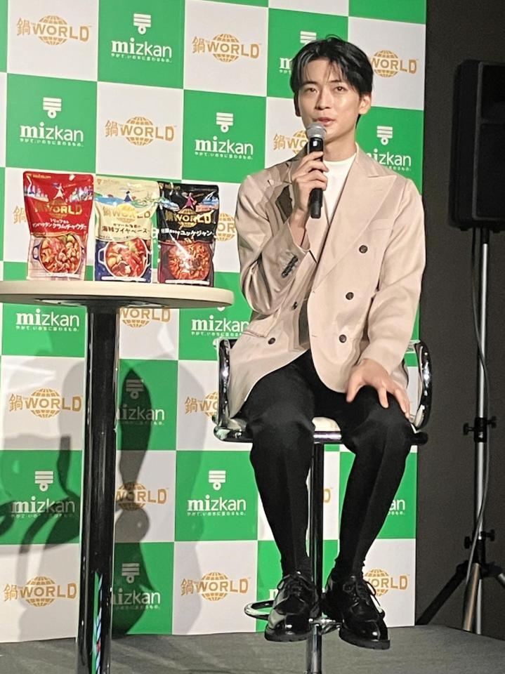 　トークする高橋文哉