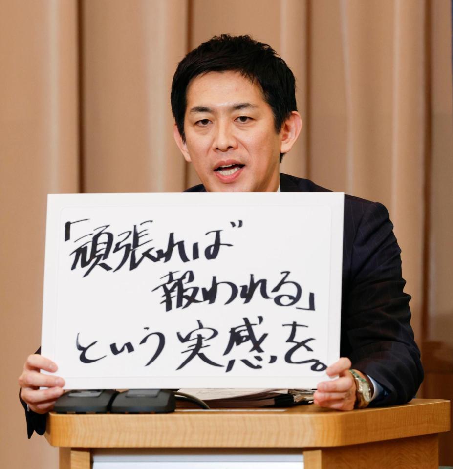 　自民党総裁選の立候補者討論会で発言する小林元経済安保相