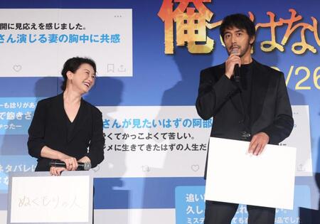 　公開前日祭に登場した阿部寛（右）と夏川結衣（撮影・石井剣太郎）