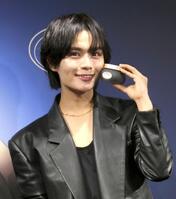 　かわいらしくほほ笑む大西流星