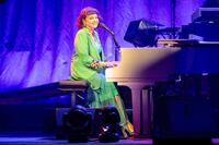 　３年ぶり６回目の来日公演を行ったノラ・ジョーンズ（写真：土居政則）