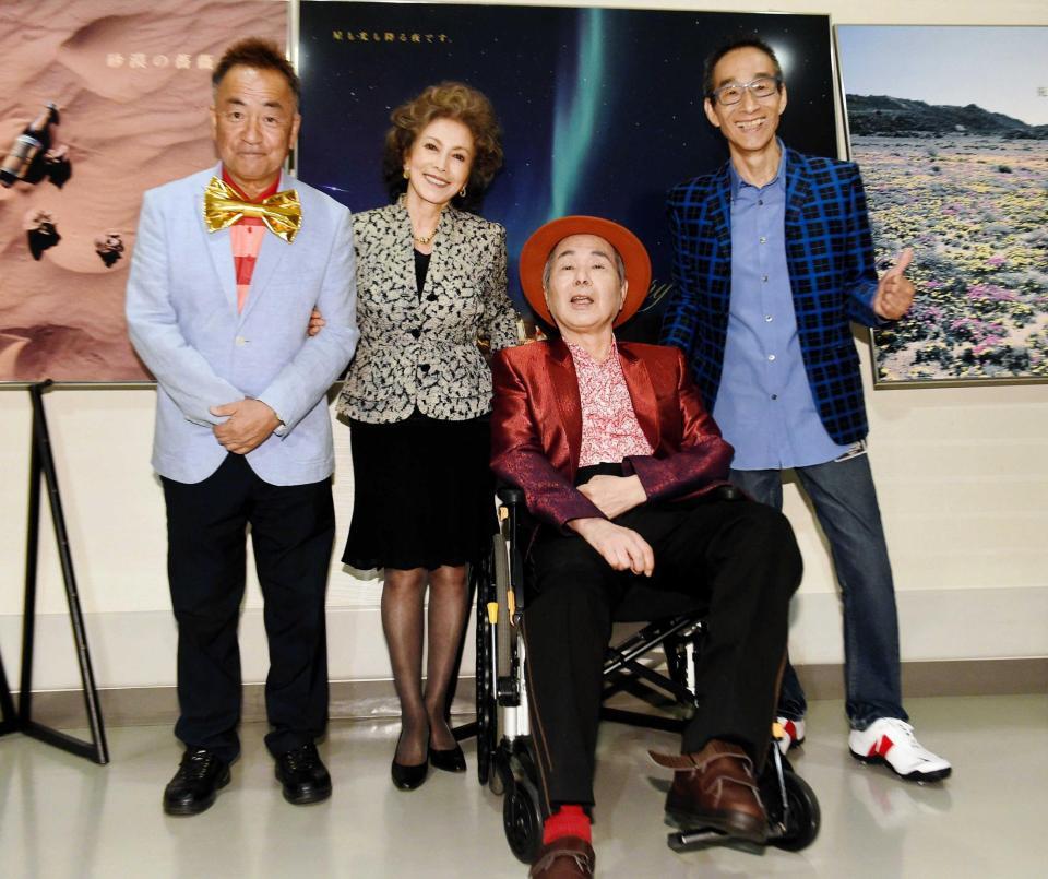 　（左から）せんだみつお、浜口真弓さん、菅原孝さん、菅原進＝１９年５月