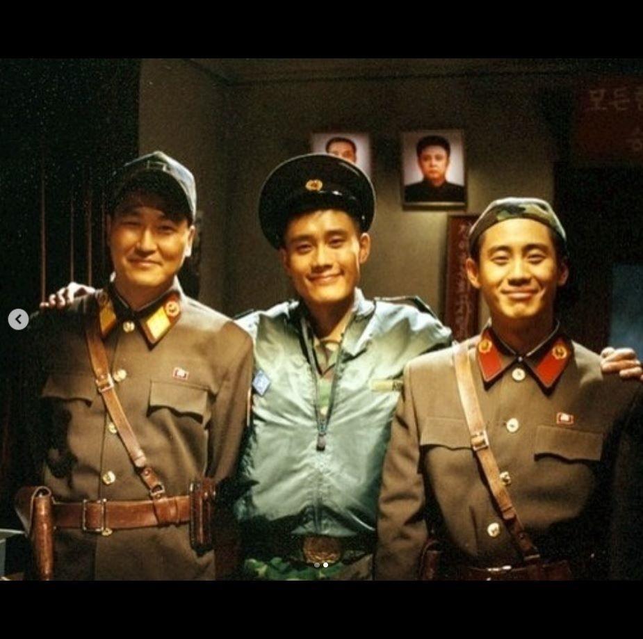 　イ・ビョンホンの公式インスタグラム＠ｂｙｕｎｇｈｕｎ０７１２より　韓国映画「ＪＳＡ」ワンシーン（左から）ソン・ガンホ、イ・ビョンホン、シン・ハギュン