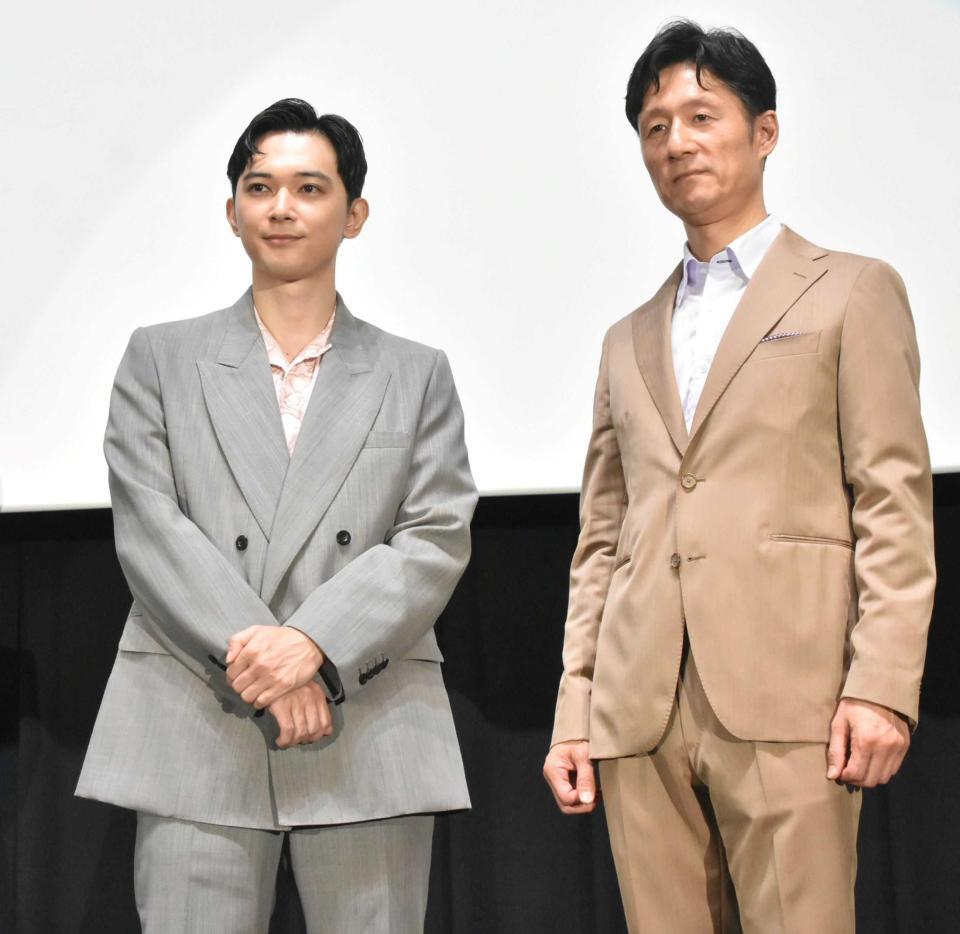 　（左から）吉沢亮、李相日監督＝２０２５年８月撮影