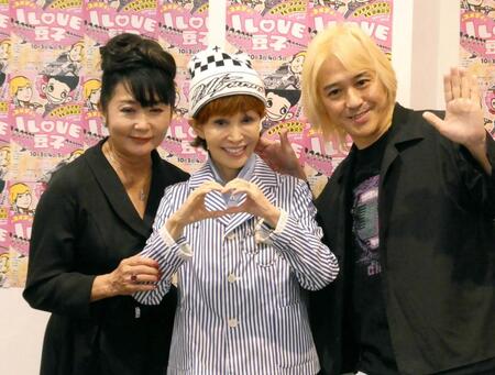 　かわいらしくポーズを決める（左から）東てる美、うつみ宮土理、正木慎也