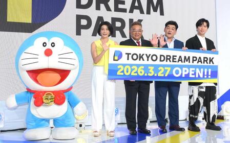 　（左から）ドラえもん、高嶋ちさ子、伊達みきお、富澤たけし、加藤シゲアキ（撮影・伊藤笙子）