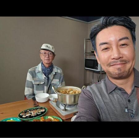 　キム・デヒの公式インスタグラム＠ｇｇｏｎｄａｅｈｅｅより（左から）ジョン・ユソンさん、キム・デヒ