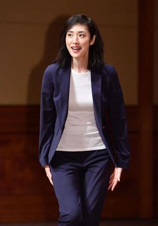 　イベントに登場した天海祐希（撮影・開出牧）