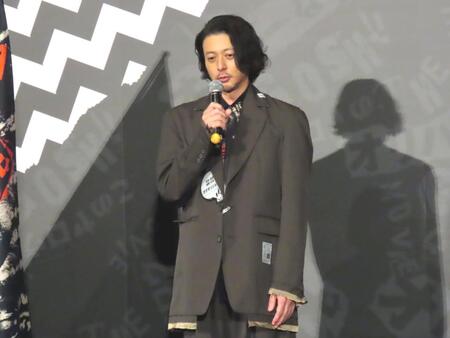 　映画「オリバーな犬、（Ｇｏｓｈ！！）　このヤロウ　ＭＯＶＩＥ」の初日舞台あいさつに登場したオダギリジョー