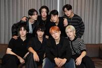 　夢の数々を語ったＡＴＥＥＺの（前列左から）ＹＵＮＨＯ、ＳＥＯＮＧＨＷＡ、ＨＯＮＧＪＯＯＮＧ、ＹＥＯＳＡＮＧ（後列同）ＷＯＯＹＯＵＮＧ、ＭＩＮＧＩ、ＳＡＮ、ＪＯＮＧＨＯ（撮影・佐々木彰尚）