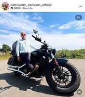 　ハーレーじゃないんかいｗでも、かっこいい！愛車にまたがる、じゅんいちダビッドソンのインスタグラム＠０２０４ｊｕｎｉｃｈ＿ｄａｖｉｄｓｏｎ＿ｏｆｆｉｃｉａｌより