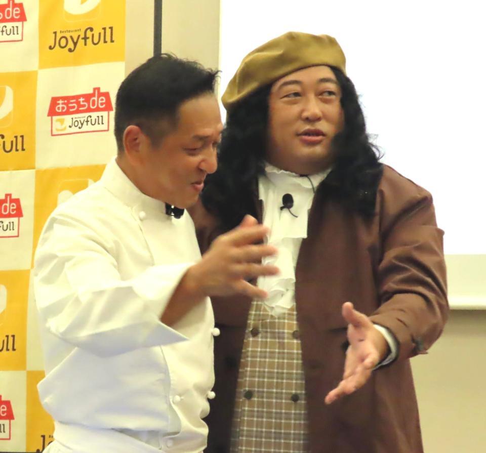 　「ジョイフル」料理長とダンスをするロバート・秋山竜次