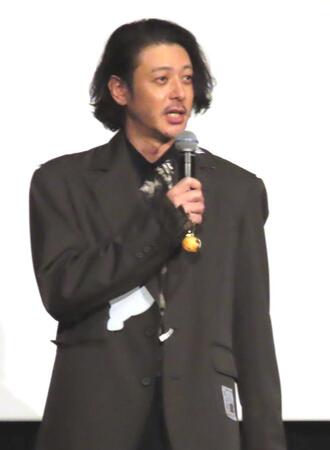 　映画「オリバーな犬、（Ｇｏｓｈ！！）　このヤロウ　ＭＯＶＩＥ」の初日舞台あいさつで驚くオダギリジョー