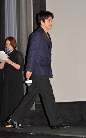 　舞台あいさつに登壇する大沢たかお（撮影・持木克友）