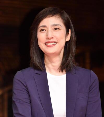 　イベントで輝くような笑顔を見せる天海祐希（撮影・開出牧）