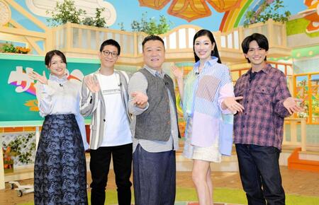 　「サタデープラス」に出演する（右から）Ａえ！ｇｒｏｕｐ・正門良規、アンミカ、アンタッチャブル・山崎弘也、柴田英嗣、清水麻椰アナウンサー（撮影・金居みつよし）