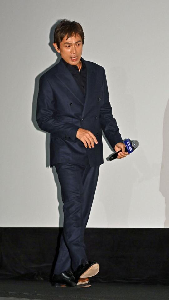 　舞台あいさつに登壇する江口洋介（撮影・持木克友）