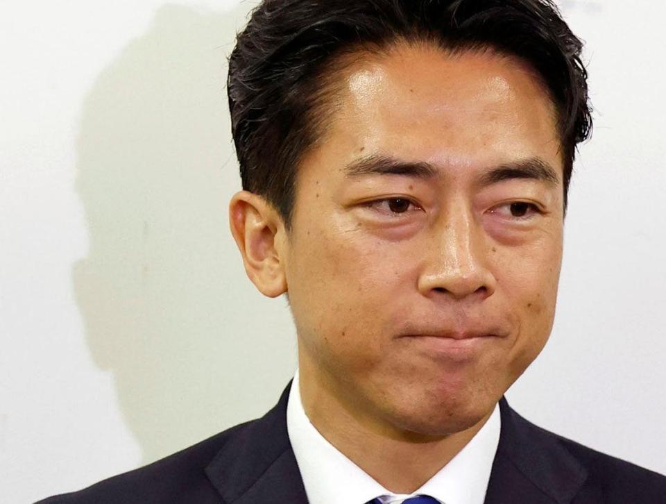 　記者団の取材に応じ、自民党総裁選の配信動画へのコメント投稿問題について答えた小泉農相