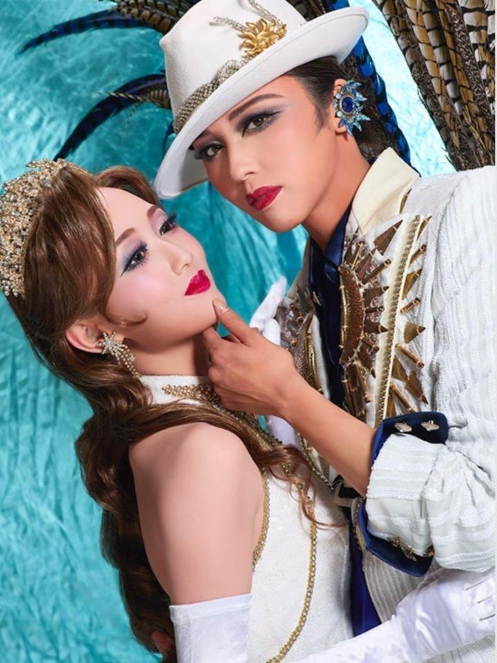 　宝塚星組全国ツアー『Ｔｉａｒａ　Ａｚｕｌ－Ｄｅｓｔｉｎｏ－２』暁千星（右）と詩ちづる　ⓒ宝塚歌劇団