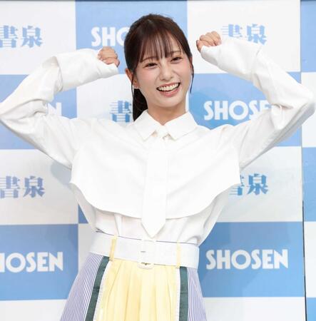 　かわいらしくポーズをとる林祐衣（撮影・吉澤敬太）