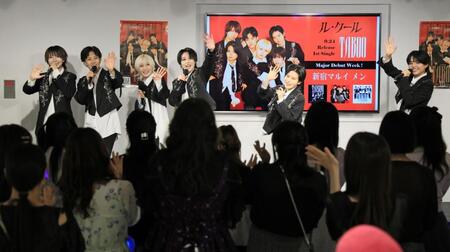 　ファンの歓声に応えるル・クール（撮影・吉澤敬太）