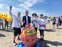 　イベントに出席した西村知美（右）ら