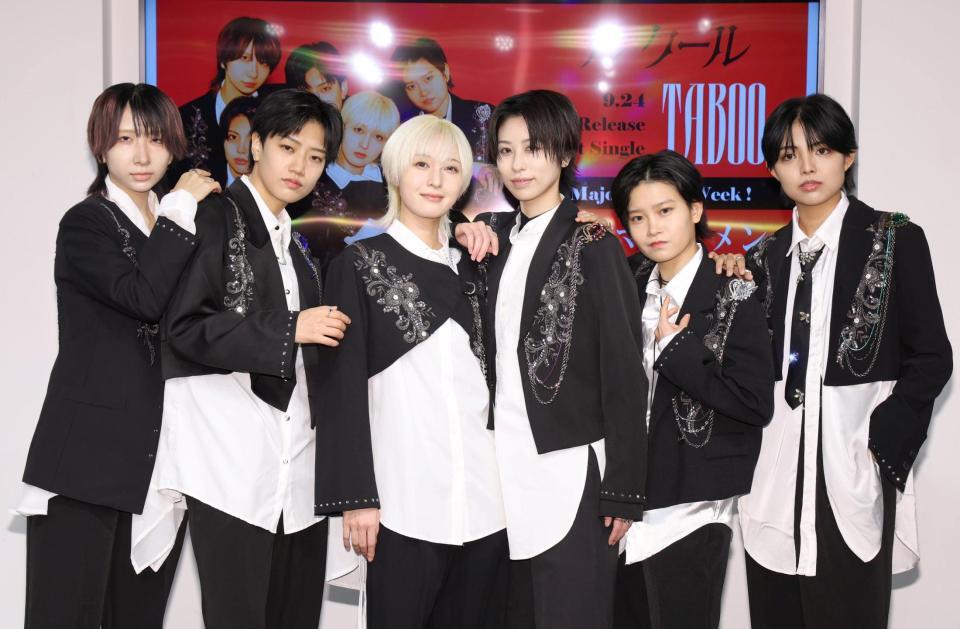 　ポーズを決めるル・クールの（左から）イヴ、リアム、ルカ、アメ、ルネ、ノエ（撮影・吉澤敬太）