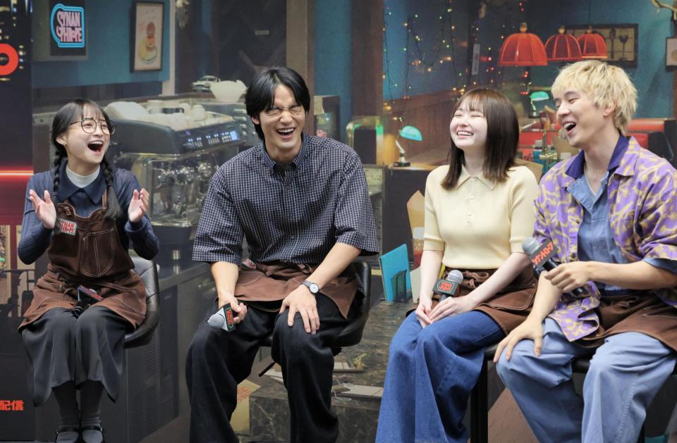 　笑顔で話す（左から）影山優佳、水上恒司、山田杏奈、坂東龍汰（撮影・吉澤敬太）