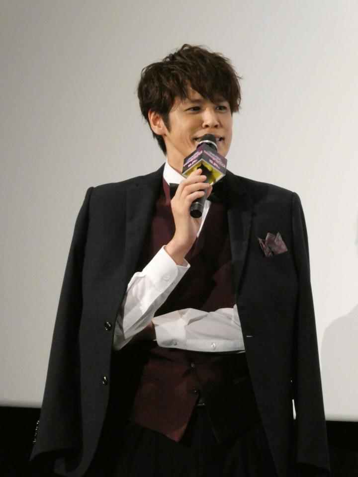 　トークする宮野真守